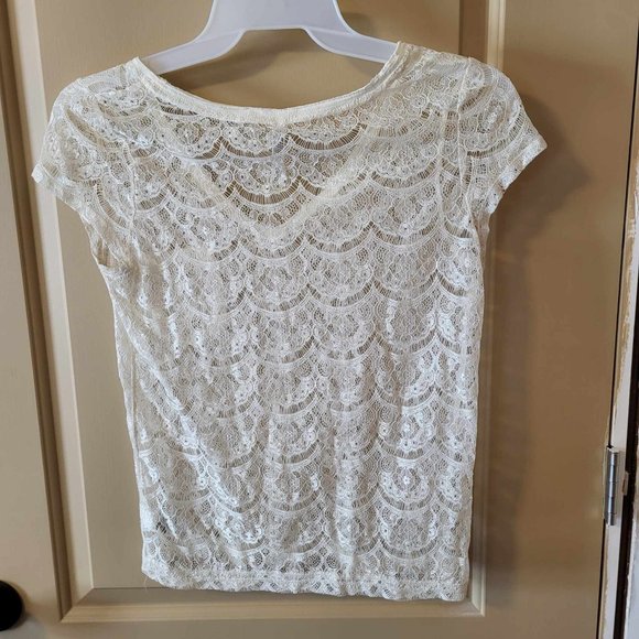 JUNIOR WOMANS AEROPOSTALE WHITE THIN TOP- SIZE MEDIUM - USED GREAT CONDITION - Picture 2 of 3